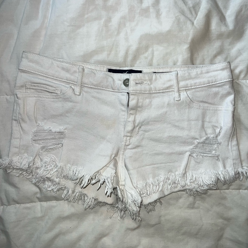 DISCOUNTED SHIPPING ON ALL ITEMS
Hollister white super stretch shorts
Size 9